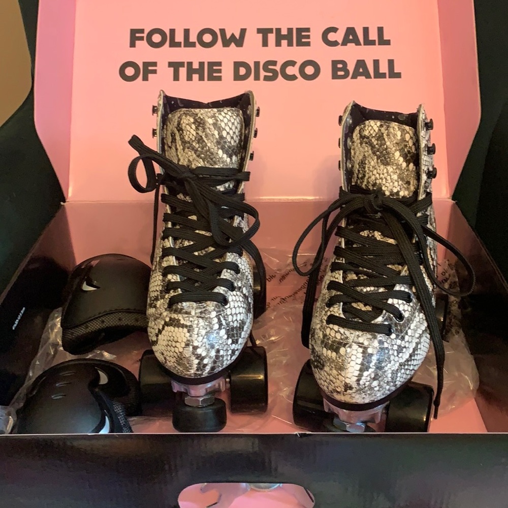 Moonlight Roller Moon Boot  Rolling Skates